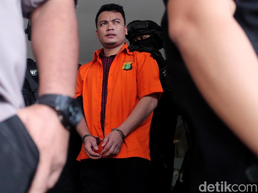 Sidang Perdana Pembunuh Sekeluarga di Bekasi Digelar Siang Ini Sidang Perdana Pembunuh Sekeluarga di Bekasi Digelar Siang Ini
