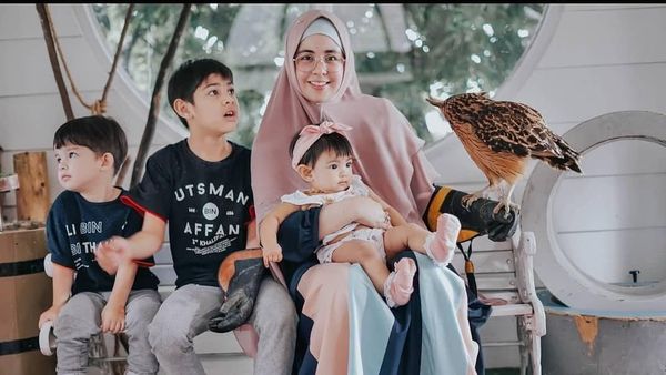 8 Potret Kebersamaan Risty Tagor dan Ketiga Buah Hatinya