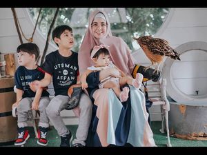 8 Potret Kebersamaan Risty Tagor dan Ketiga Buah Hatinya