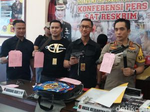 Polisi Tangkap Kawanan Perampok Berpistol Spesialis Minimarket di Jaksel Polisi Tangkap Kawanan Perampok Berpistol Spesialis Minimarket di Jaksel