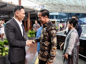 Jenguk Ani Yudhoyono, Jokowi Disambut AHY di NUH Singapura