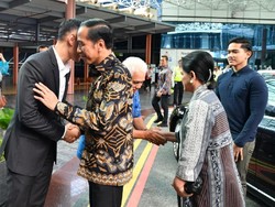 Video Jokowi Tiba di Singapura Jenguk Ani Yudhoyono