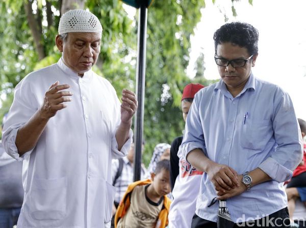 Doa Krisna di Pemakaman Nana Krip