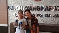 Totalitas! Baim Wong Sampai ke Banjarmasin Antar Hadiah Pemenang Giveaway