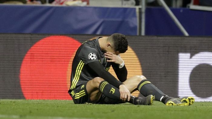 Cristiano Ronaldo memble di kandang Atletico Madrid (AP Photo/Andrea Comas) Cristiano Ronaldo memble di kandang Atletico Madrid (AP Photo/Andrea Comas)