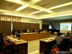 Pengembangan Wisata Pantai Pulau Merah Banyuwangi Terus Dikebut