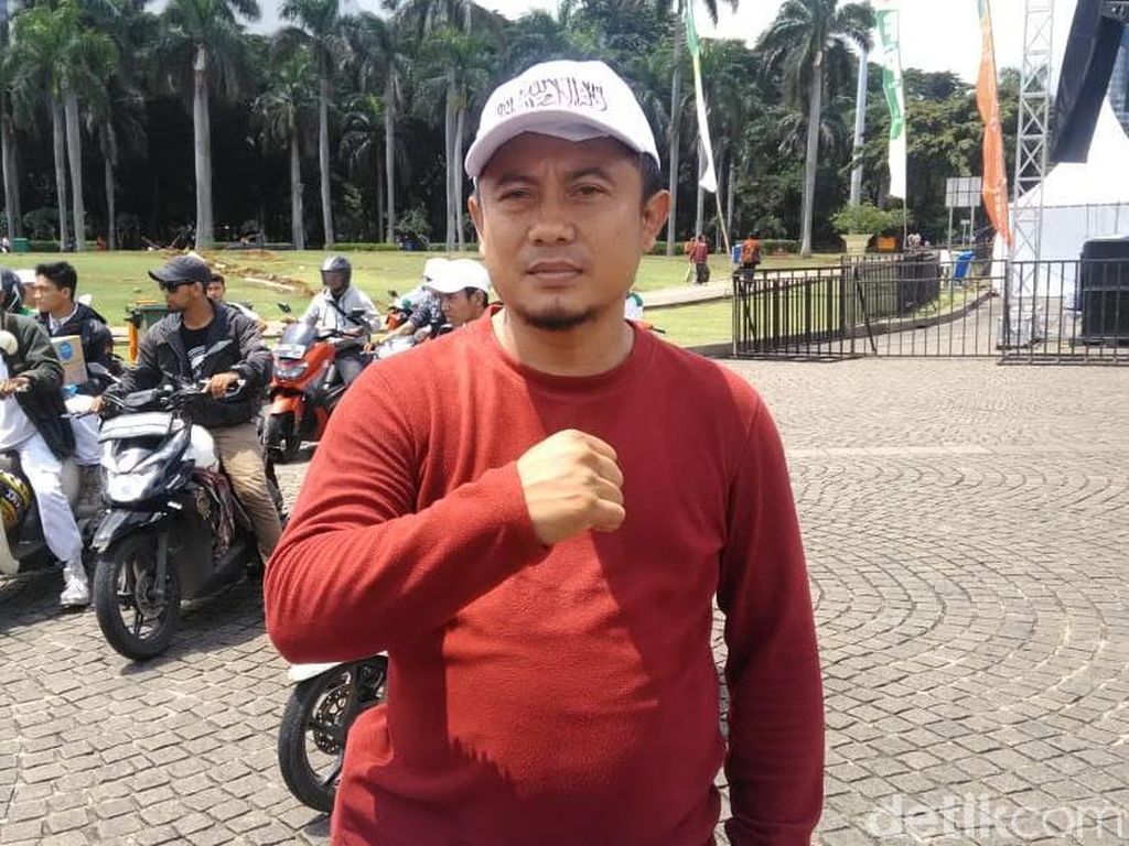 Panglima Laskar Pembela Islam: Munajat 212 Hajat dari MUI DKI Panglima Laskar Pembela Islam: Munajat 212 Hajat dari MUI DKI