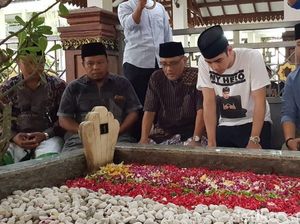 Kala Al Ghazali Jenguk Dhani dan Ziarah ke Makam Gus Dur