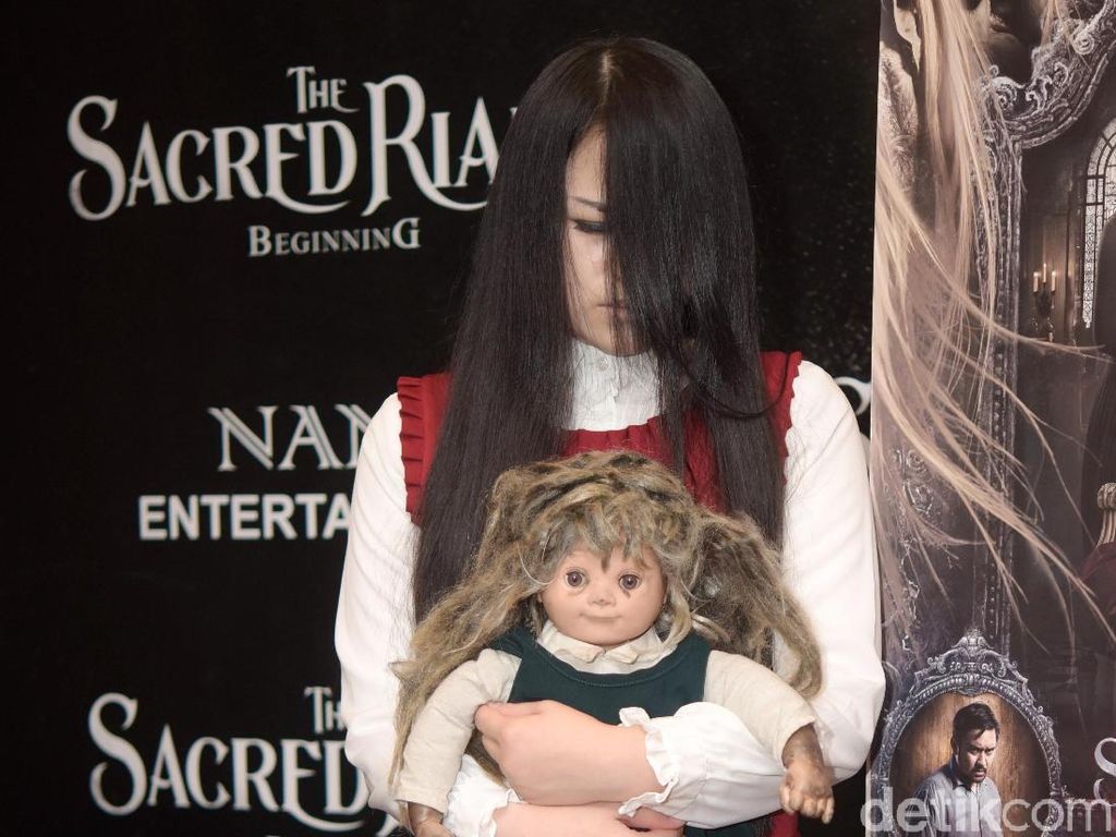 The Sacread Riana: Beginning: Horor Fantasi Perjalanan Karier Riana The Sacread Riana: Beginning: Horor Fantasi Perjalanan Karier Riana