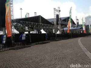3 Panggung Disiapkan untuk Munajat 212 di Monas Malam Nanti 3 Panggung Disiapkan untuk Munajat 212 di Monas Malam Nanti