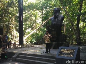 Cagar Alam Tangkoko Berusia 100 Tahun, Patung Alfred Wallace Diresmikan Cagar Alam Tangkoko Berusia 100 Tahun, Patung Alfred Wallace Diresmikan
