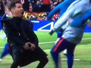 Selebrasi Tak Senonoh Simeone Rayakan Gol Diego Godin