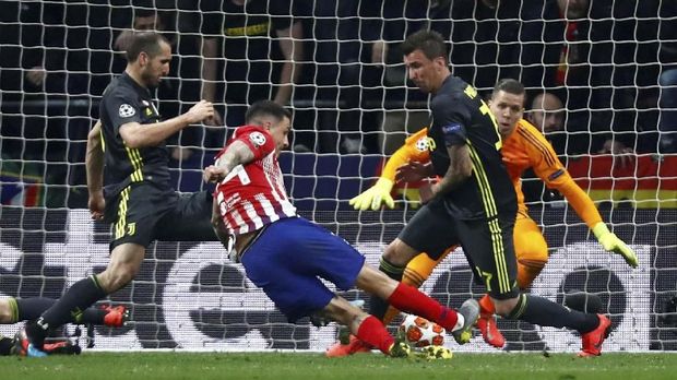 Jose Gimenez mencetak gol pertama Atletico Madrid saat mengalahkan Juventus.