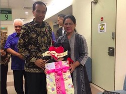 Jenguk Shakira, Jokowi Kasih Kado Hello Kitty