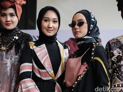 Tampil di New York Fashion Week, Baju Dian Pelangi Ditaksir Miss USA