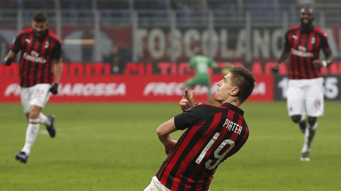 18Krzysztof Piatek tampil menawan bersama AC Milan (AP Photo/Antonio Calanni) 18Krzysztof Piatek tampil menawan bersama AC Milan (AP Photo/Antonio Calanni)