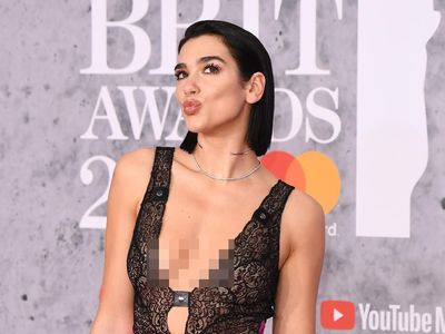 Foto: Bergaun Seksi, Dua Lipa Tebar Pesona di BRIT Awards 2019