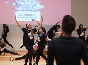 Puluhan Peserta Indonesia Menuju Broadway Dilatih 3 Pengajar dari New York Puluhan Peserta Indonesia Menuju Broadway Dilatih 3 Pengajar dari New York