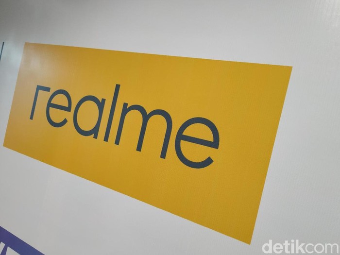 Logo merek Realme. Foto: Agus Tri Haryanto/detikINET