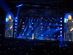 Tulus Jadi Kejutan Spesial di Konser Siti Nurhaliza