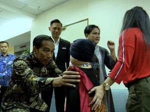Jokowi Ceritakan Momen Jenguk Anak Denada di Singapura