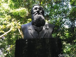 Patung Pertama Wallace di Luar Inggris Berdiri di Tangkoko