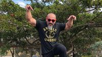 Foto: Ketika Master Roshi Jalan-jalan