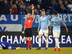 Langkah untuk mengejar defisit gol tampak kian berat setelah Nicolas Otamendi mendapat kartu kuning kedua pada menit ke-69. (Foto: Wolfgang Rattay/Reuters)