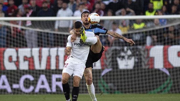 Lazio menelan kekalahan dua kali dari Sevilla di babak 32 besar Liga Europa.