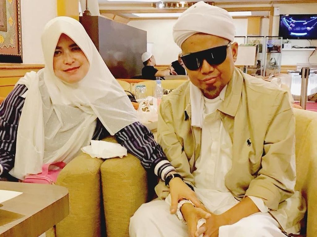 Ustaz Arifin Ilham Kembali Terbang ke Malaysia untuk Pengobatan