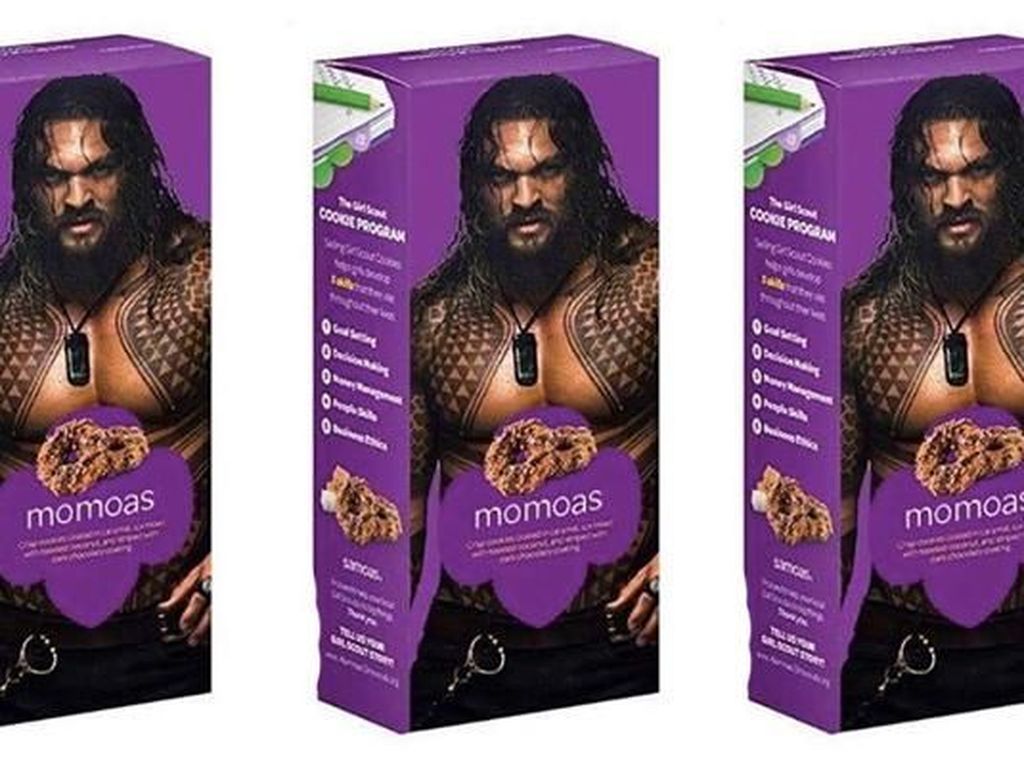 Pasang Foto Seksi Jason Momoa, Biskuit Pramuka Ini Laris Manis Pasang Foto Seksi Jason Momoa, Biskuit Pramuka Ini Laris Manis