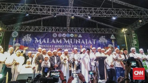 Panggung Malam Munajat 212 yang diisi sejumlah ulama dan tokoh politik.