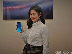Bisa Bantu Kerjakan PR, Dian Sastro Pilih Samsung Galaxy S10+ Bisa Bantu Kerjakan PR, Dian Sastro Pilih Samsung Galaxy S10+