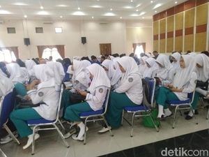 Jaksa Ajak Calon Bidan dan Perawat di Ciamis Tangkal Hoaks Jaksa Ajak Calon Bidan dan Perawat di Ciamis Tangkal Hoaks