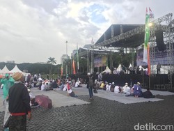 Peserta Munajat dan Zikir 212 Mulai Berkumpul di Monas