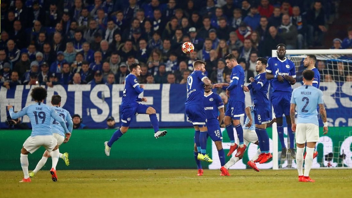 Tendangan bebas Leroy Sane menjadi titik balik kebangkitan Manchester City (REUTERS/Wolfgang Rattay)