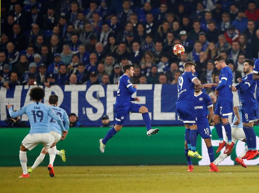 Schalke 04 Vs Manchester City, Bak Spiderman Lawan Thanos Schalke 04 Vs Manchester City, Bak Spiderman Lawan Thanos