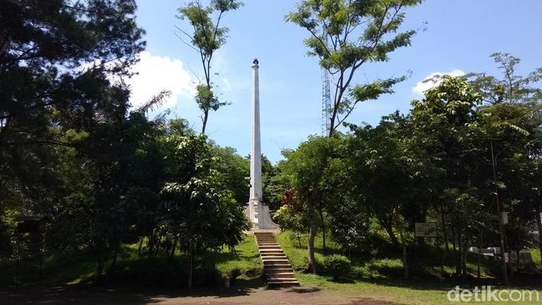 Tugu di Gunung Tidar (Eko Susanto/detikTravel) Tugu di Gunung Tidar (Eko Susanto/detikTravel)