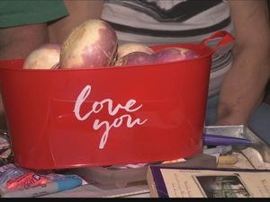 Niat Hati Ingin Belikan Bunga untuk Istri, Pria Ini Malah Beli Lobak Niat Hati Ingin Belikan Bunga untuk Istri, Pria Ini Malah Beli Lobak