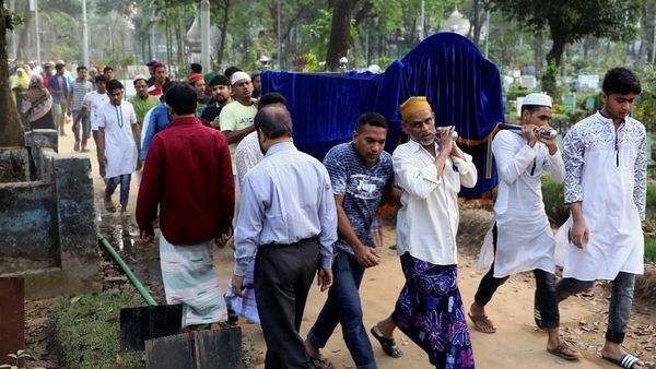 Korban Kebakaran Gudang Kimia Bangladesh Dimakamkan