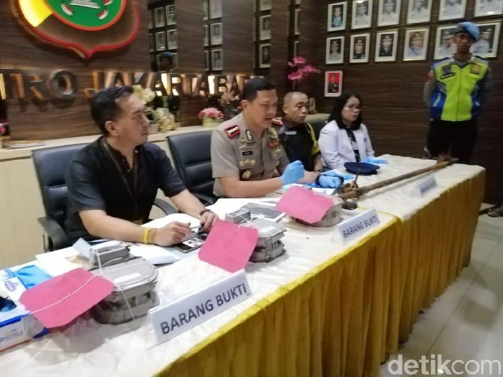 2 Tersangka Ledakan Gas di Mal Taman Anggrek Dijerat Pasal Kelalaian 2 Tersangka Ledakan Gas di Mal Taman Anggrek Dijerat Pasal Kelalaian