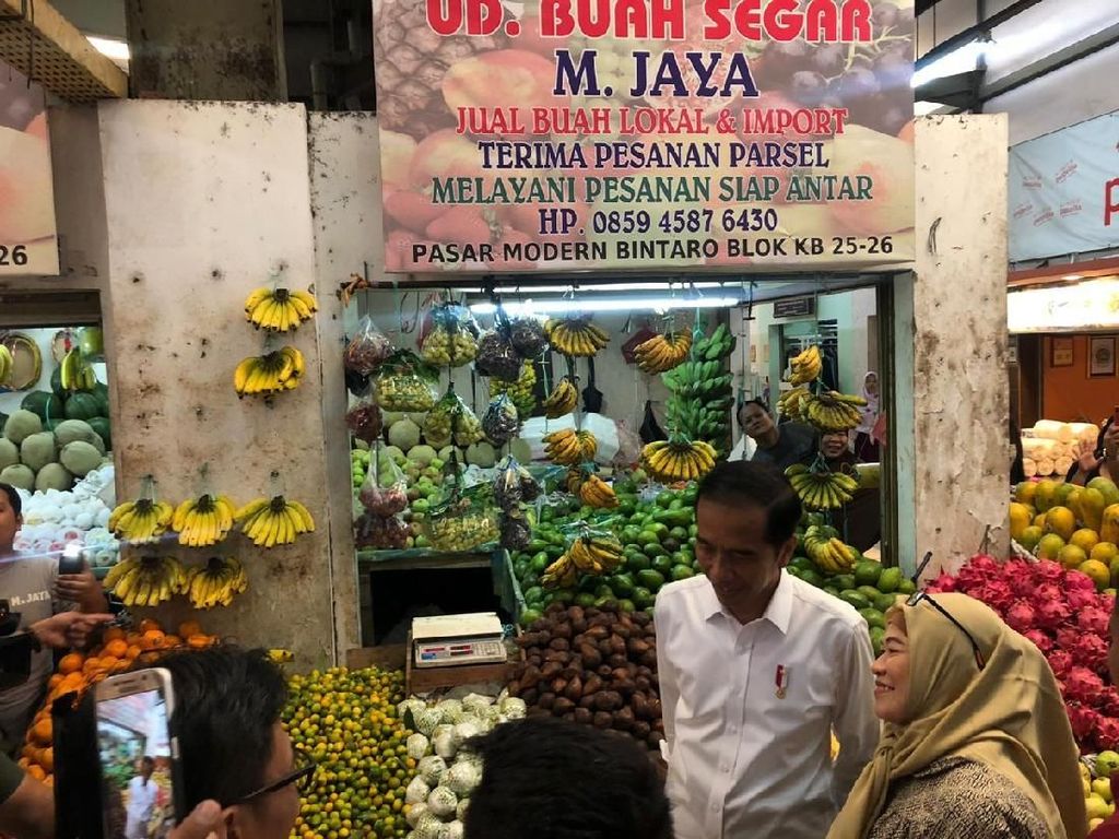 Satu Hari Kunjungi Dua Pasar, Jokowi: Harga Relatif Stabil Satu Hari Kunjungi Dua Pasar, Jokowi: Harga Relatif Stabil