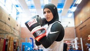Potret Petinju Berhijab yang Jadi Model Nike, Buktikan Hijabers Itu Tangguh