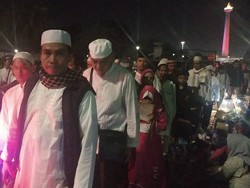 Tengah Malam, Sebagian Massa Munajat 212 Mulai Tinggalkan Monas