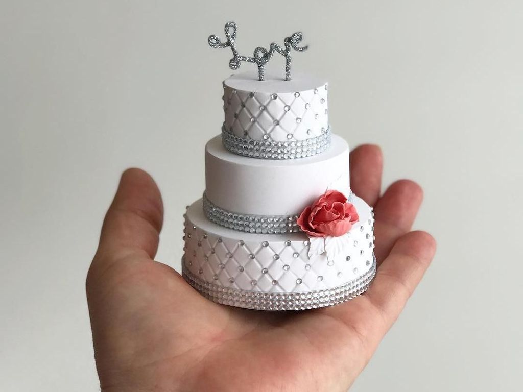 Keren! Miniatur Kue Pengantin Ini Sama Persis dengan Aslinya