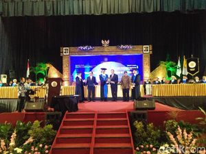 Terima Herman Johannes Award, Menlu Sempat Khawatir Salah Alamat