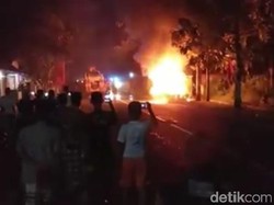 Sebuah Mobil Sedan Terbakar di Blitar, Pengemudi Selamat