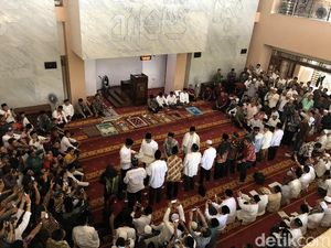 Jokowi Bagikan 351 Sertifikat Wakaf di Bintaro