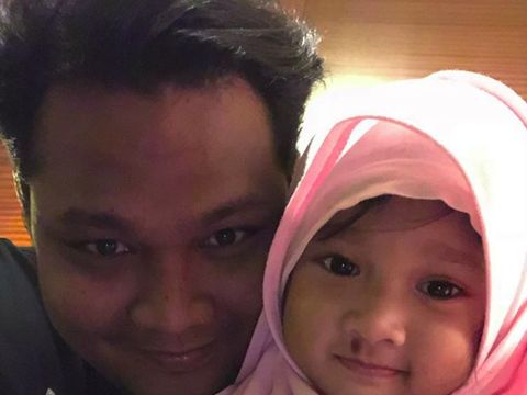 Kepanikan Virgoun Ketika Putrinya Makan Upil