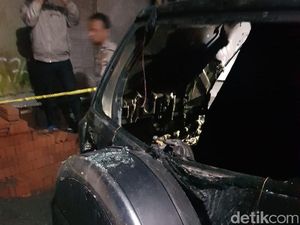 Ini yang Ditemukan Polisi di TKP Pembakaran Mobil Caleg PDIP Sleman Ini yang Ditemukan Polisi di TKP Pembakaran Mobil Caleg PDIP Sleman